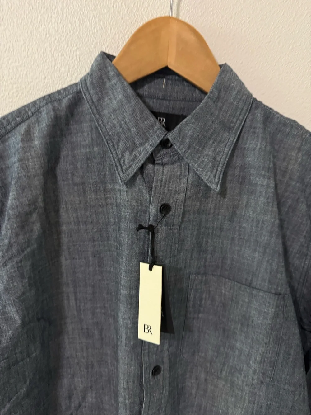 Banana Republic Chambray Long Sleeve Button Down Shirt Blue Standard Fit NWT-S